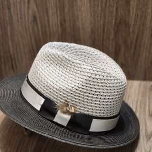 Stylish Two-Tone Fedora Hat